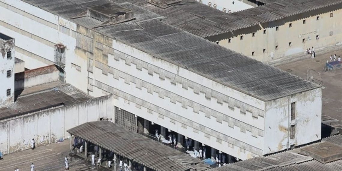 Homem com pena de 135 anos consegue fugir da Papuda no DF