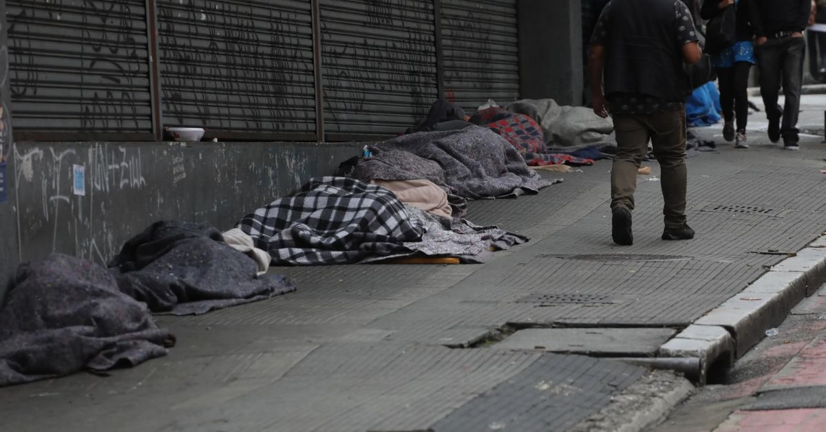 Explosão na crise social: população em situação de rua no Brasil cresce 25% em 2024