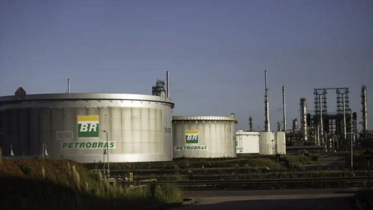 Petrobras em queda livre! Prejuízo impacta mercado e ações derretem na Bolsa