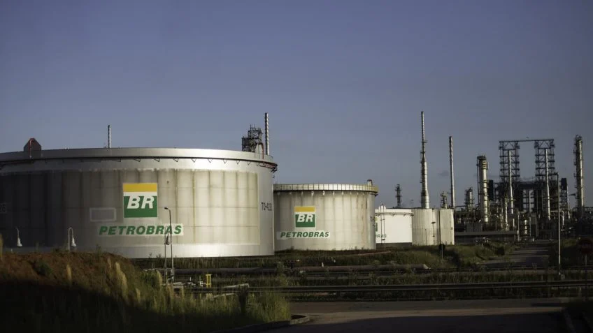 Petrobras em queda livre! Prejuízo impacta mercado e ações derretem na Bolsa