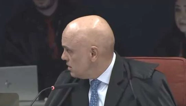 Moraes treme ao encarar Bolsonaro e vídeo viraliza – Assista agora