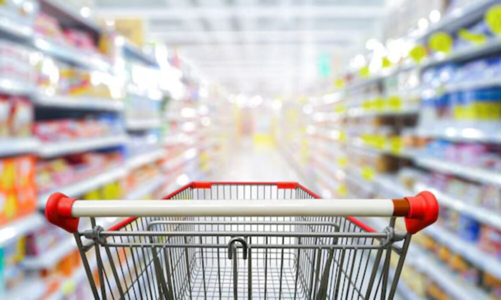 Economia em Crise: 58% dos Brasileiros Cortam Gastos com Alimentos