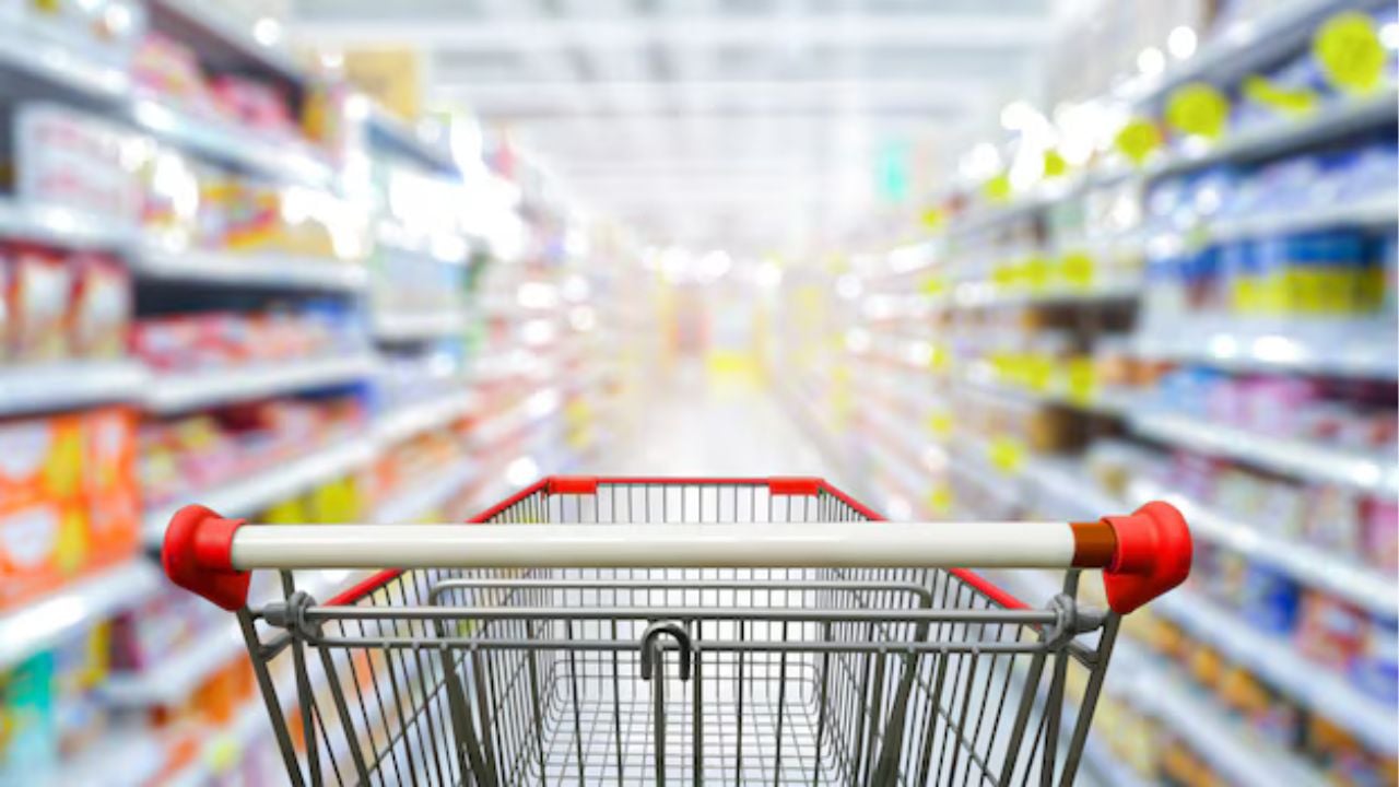 Economia em Crise: 58% dos Brasileiros Cortam Gastos com Alimentos