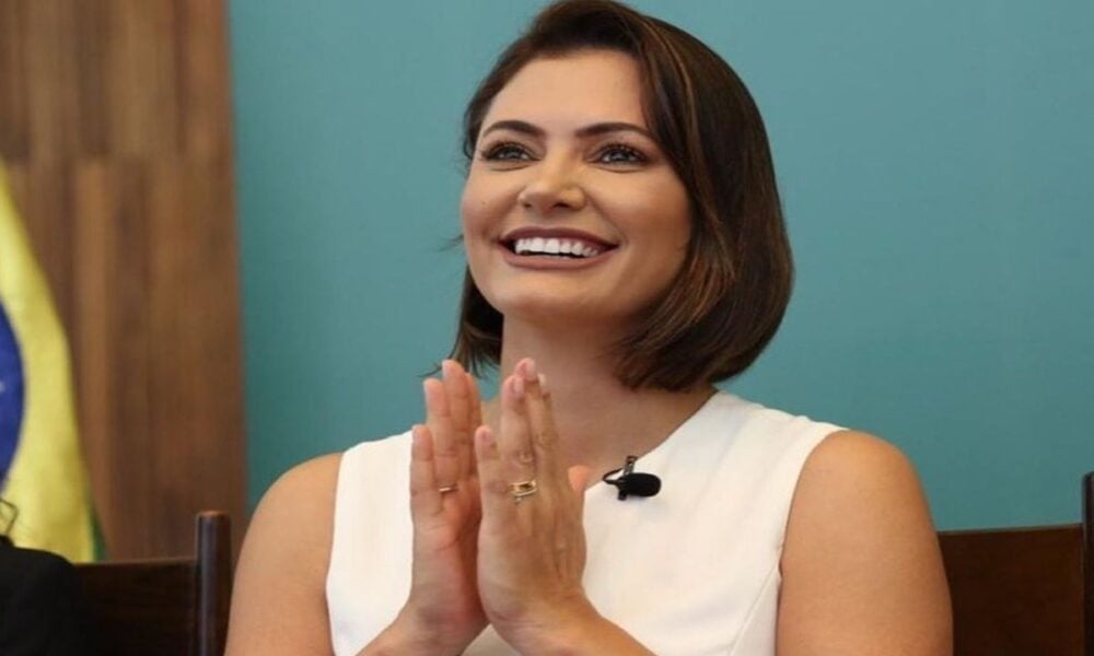 Michelle Bolsonaro expressa gratidão à equipe médica com frase impactante
