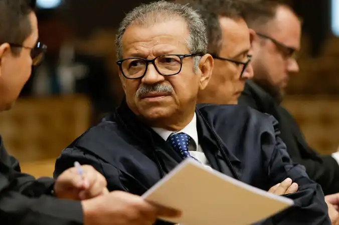 Cara a cara com ministros, advogado de Filipe Martins solta o verbo no STF — veja o que ele disse