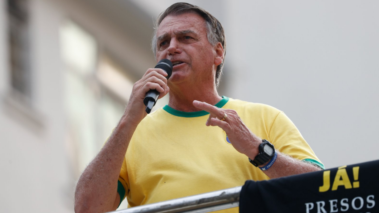 Bolsonaro volta às ruas e participa de grande ato pela anistia 52 Bolsonaro volta às ruas e participa de grande ato pela anistia