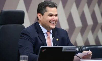 Congresso adia leitura da CPMI do INSS e acirra tensão política