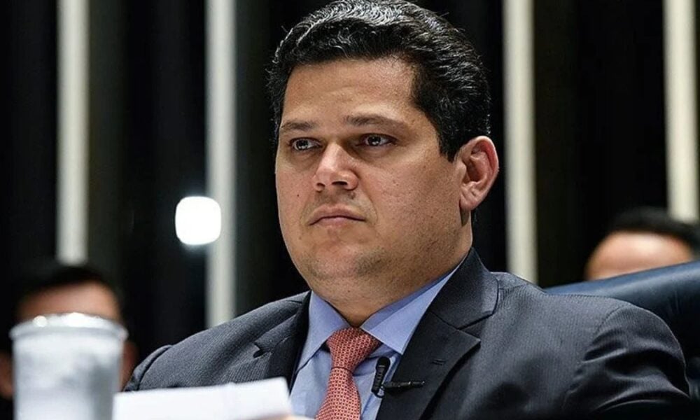 Davi Alcolumbre confirma Omar Aziz como presidente da CPMI do INSS