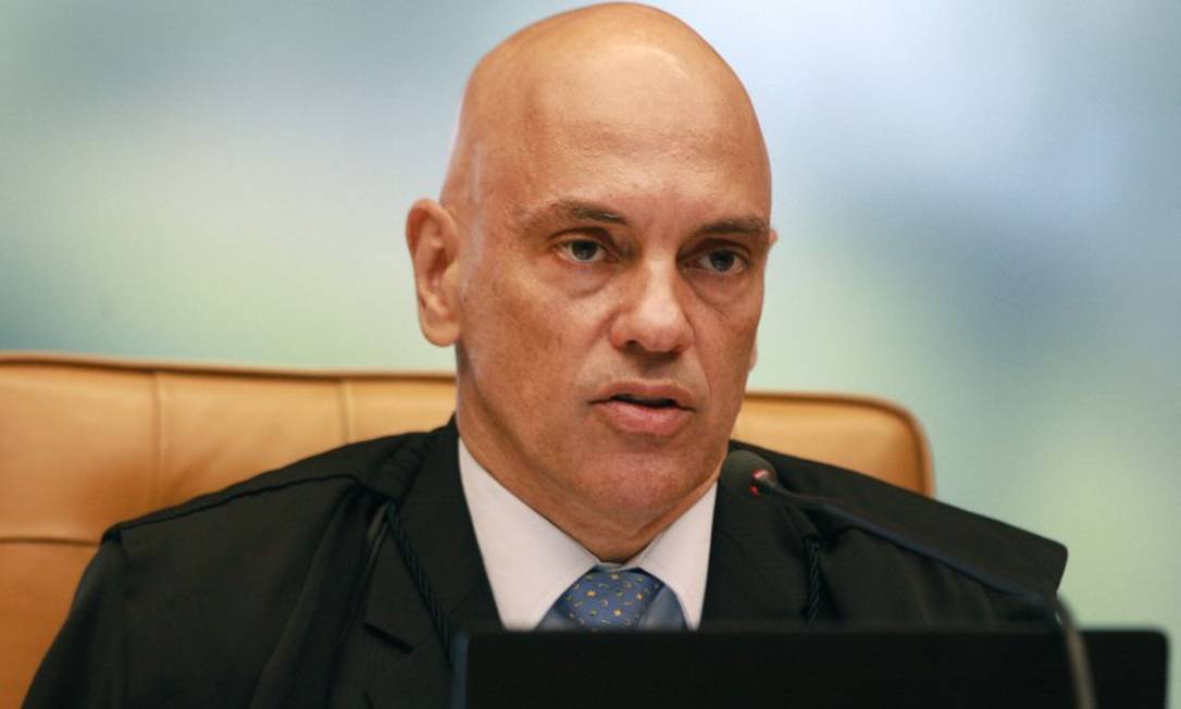 Moraes retira sigilo de pedido da PGR contra Eduardo Bolsonaro