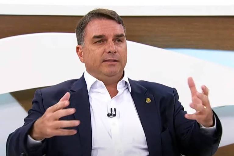 Flávio Bolsonaro Rompe o Silêncio e Sai em Defesa de Zambelli