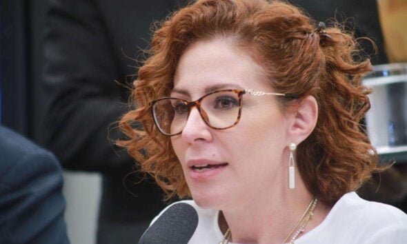 URGENTE: Carla Zambelli surge do exílio e convoca povo para ato decisivo (VÍDEO)