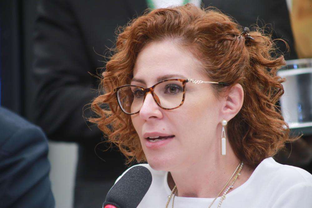 URGENTE: Carla Zambelli surge do exílio e convoca povo para ato decisivo (VÍDEO)