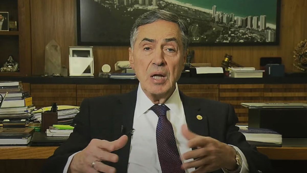Barroso revela por que quer julgar atos do 8/1 no STF — veja os motivos 1 Barroso revela por que quer julgar atos do 8/1 no STF — veja os motivos