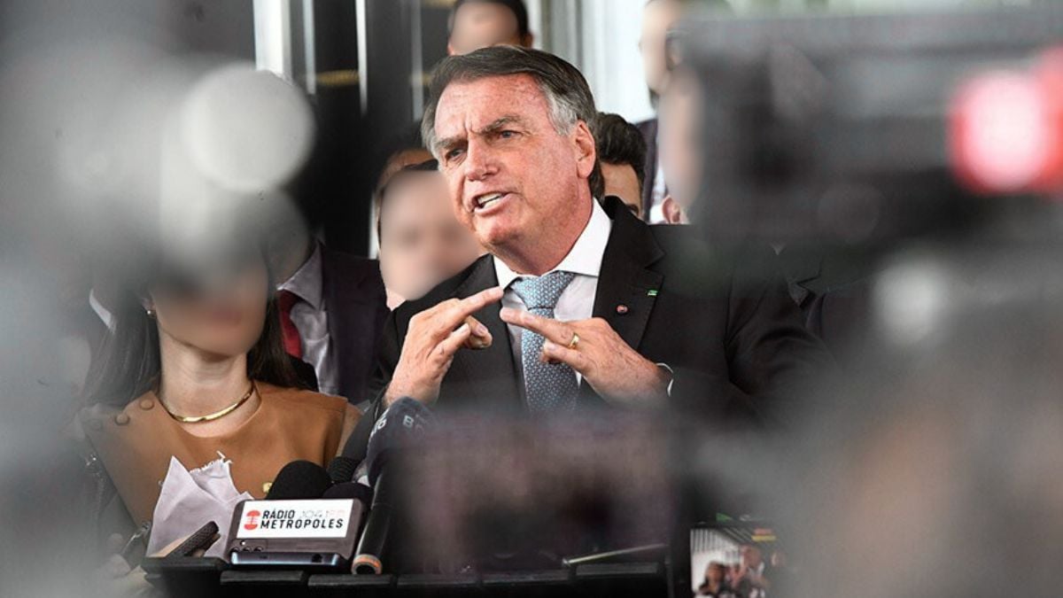 Bolsonaro aponta irregularidades no processo e desmente versão de Mauro Cid