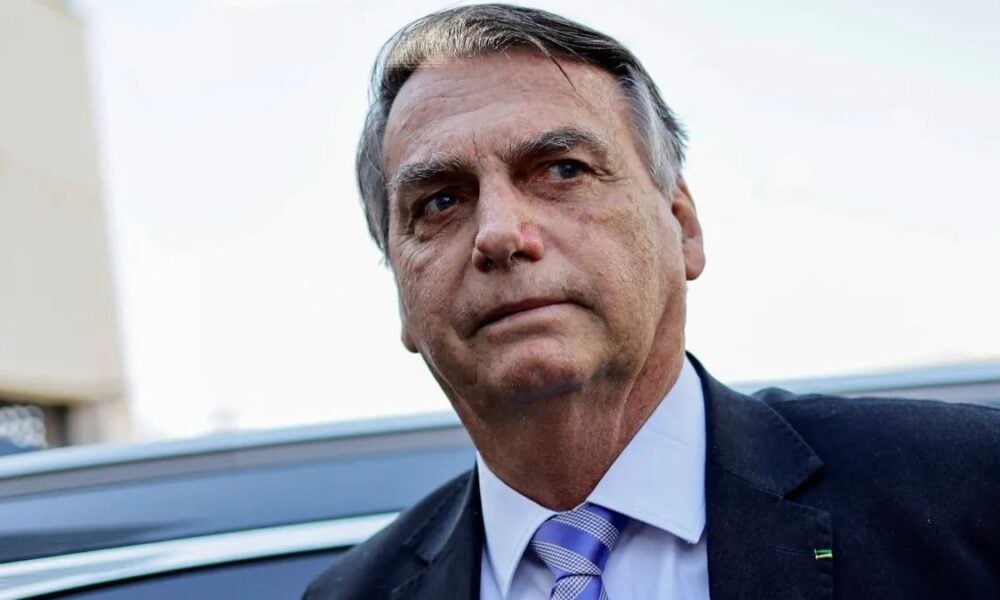 Bolsonaro depõe à PF no caso Eduardo, desafia o sistema e diz a verdade