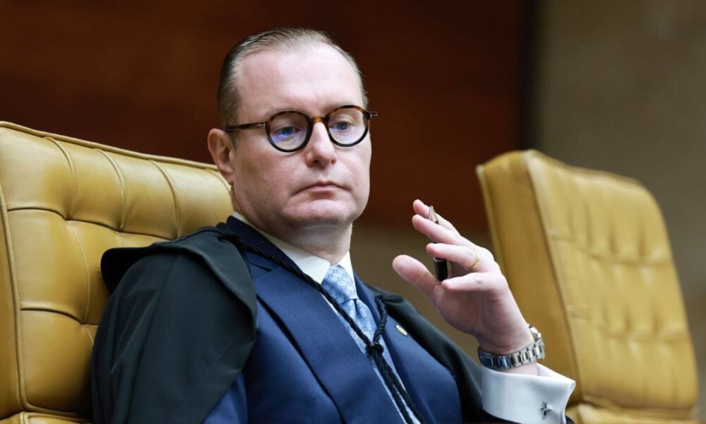 Zanin acompanha maioria do STF e vota por regular redes sociais