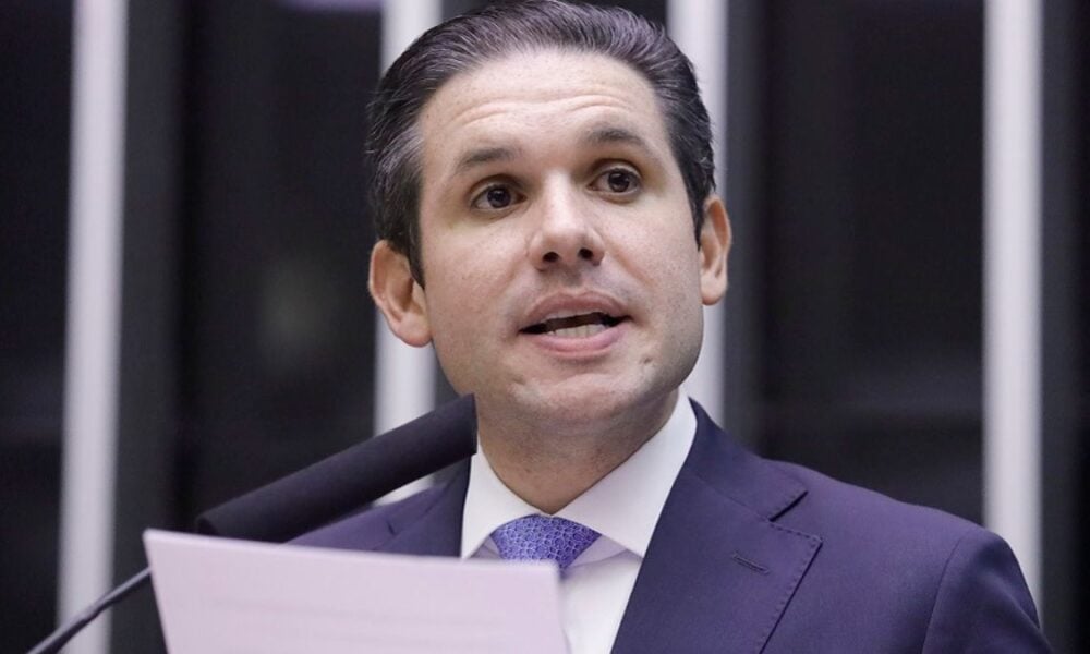 Hugo Motta articula novo projeto de anistia no Congresso