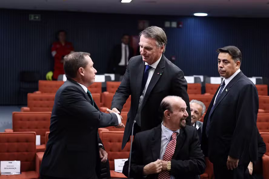 Veja como foi o encontro entre Mauro Cid e Bolsonaro dentro do STF 53 Mauro Cid e Bolsonaro