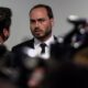 Mal anunciou candidatura e Carlos Bolsonaro já vira alvo da PF — Entenda o caso
