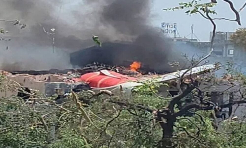Tragédia no Ar: Avião da Air India Cai com 240 Pessoas a Bordo — Veja o Vídeo