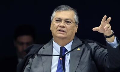 Dino Cai em Contradição e Tenta Justificar Críticas Antigas às Urnas Eletrônicas