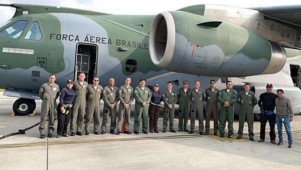 Crise histórica explode nas Forças Armadas: 137 pilotos afastados e 40 aviões no chão 1 Crise histórica explode nas Forças Armadas: 137 pilotos afastados e 40 aviões no chão