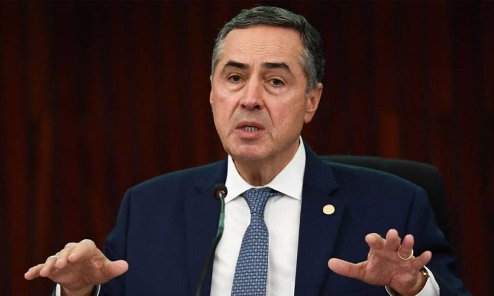 Barroso defende regulação digital e critica polarização das redes sociais
