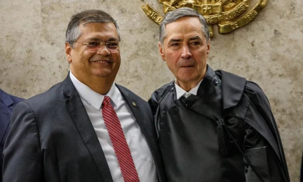 Monarquista protocola no Senado pedido de impeachment de Barroso e Dino por declarações contra Bolsonaro