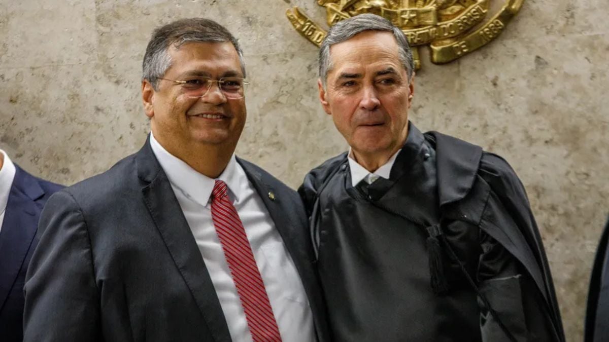 Monarquista protocola no Senado pedido de impeachment de Barroso e Dino por declarações contra Bolsonaro