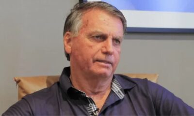 a man sitting in a chairBolsonaro desmascara fake news da Jovem Pan sobre eleições — confira vídeo