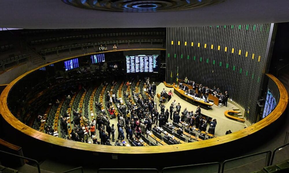 Congresso articula comitivas aos EUA para pressionar contra tarifa de 50% anunciada por Trump