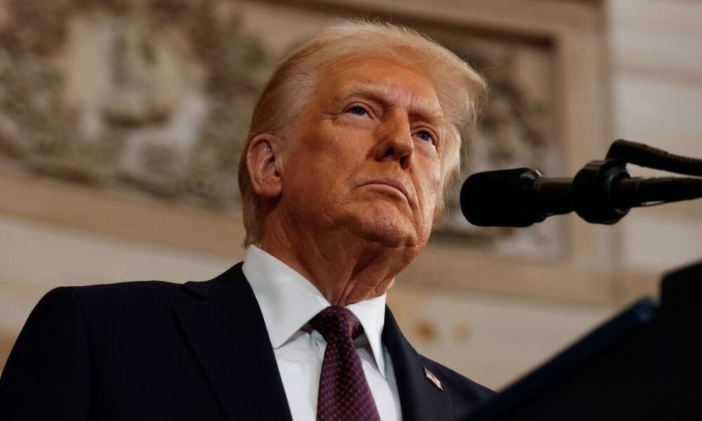 Trump anuncia tarifa histórica contra o Brasil e critica atuação do STF no caso Bolsonaro