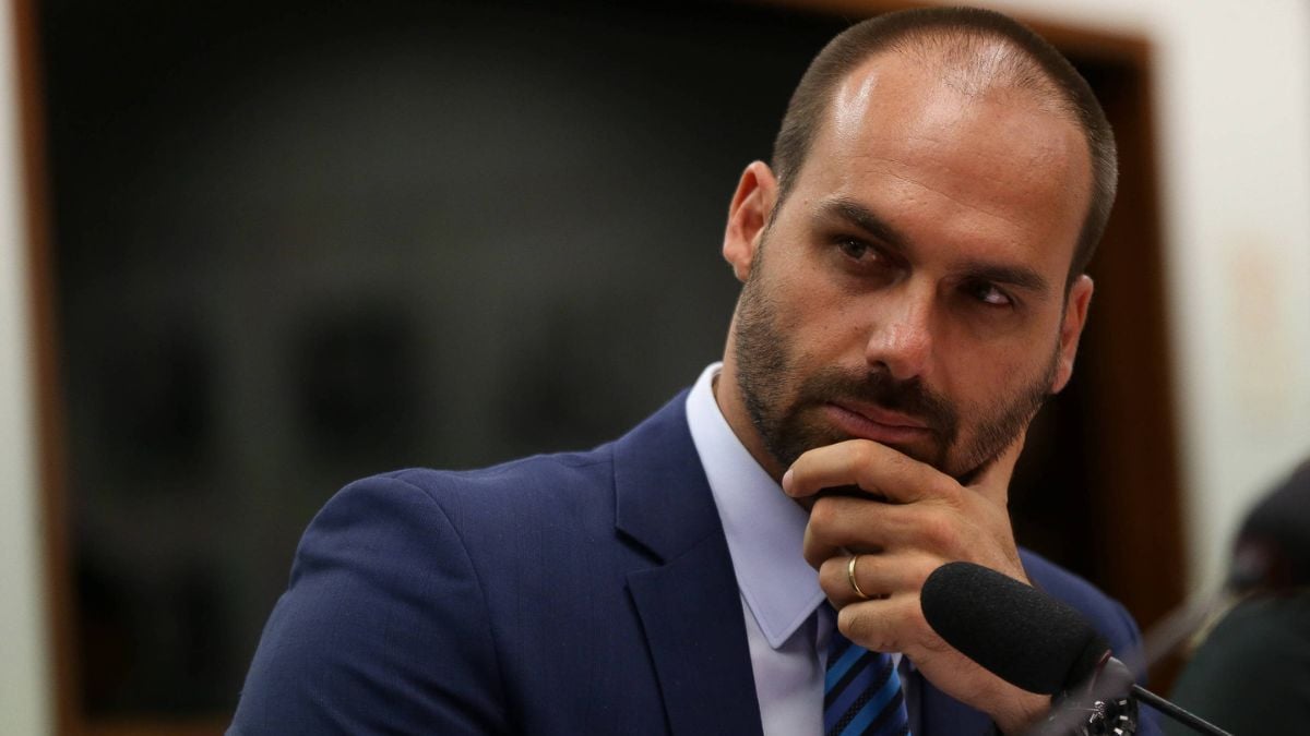 Deputado do PT solicita à PGR e ao STF a prisão e extradição de Eduardo Bolsonaro