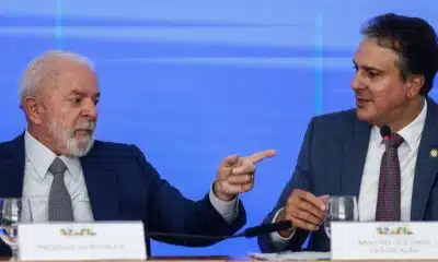 Educação em colapso: MEC restringe compra de livros por falta de verba