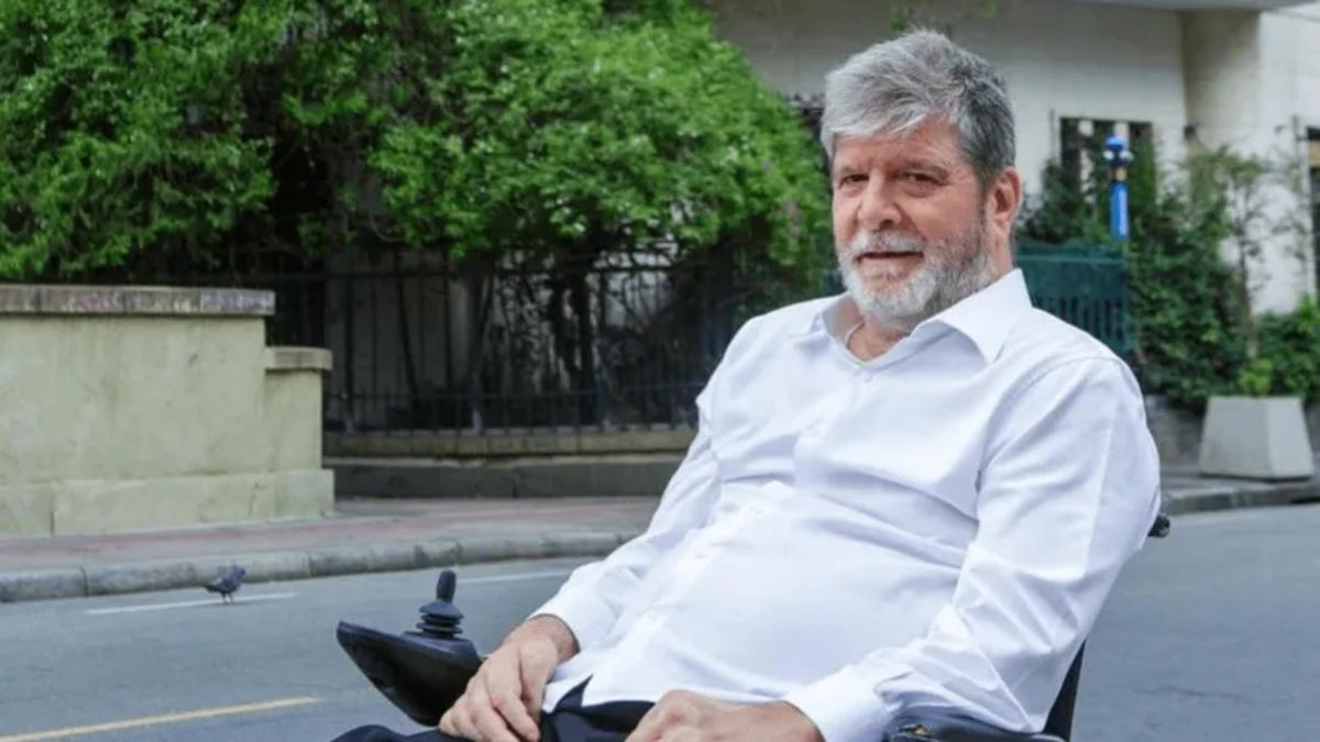 Autor de “Ainda Estou Aqui” sofre grave acidente durante voo para Portugal 52 Autor de “Ainda Estou Aqui” sofre grave acidente durante voo para Portugal