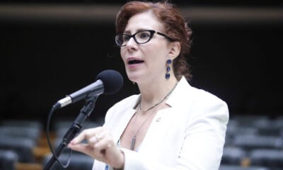Reviravolta: Carla Zambelli não foi presa na Itália e quebra o silêncio, veja o vídeo