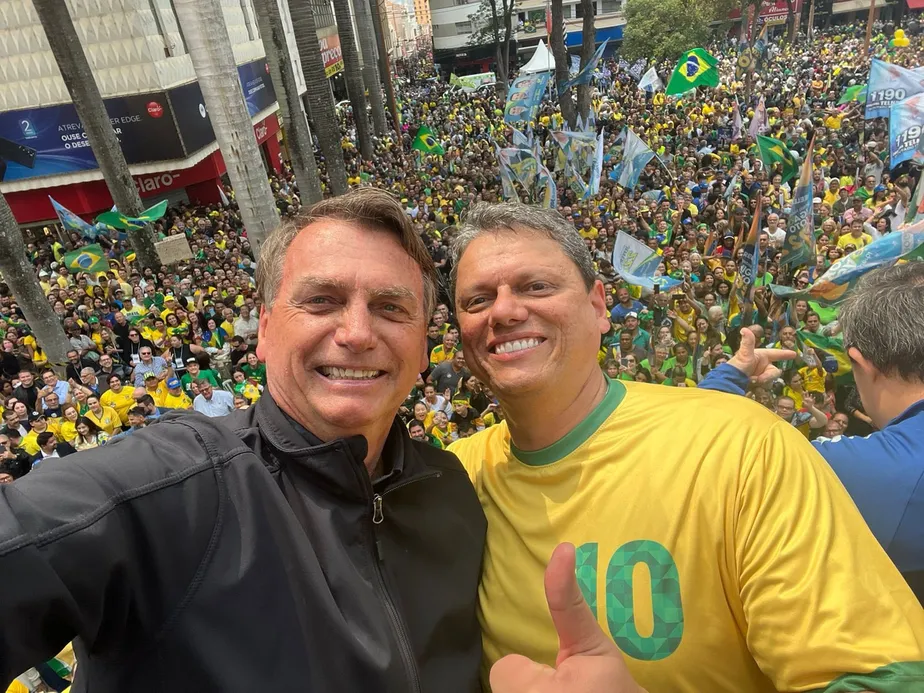 Tarcísio rompe o silêncio e declara apoio firme a Bolsonaro em meio à perseguição 52 Tarcísio rompe o silêncio e declara apoio firme a Bolsonaro em meio à perseguição