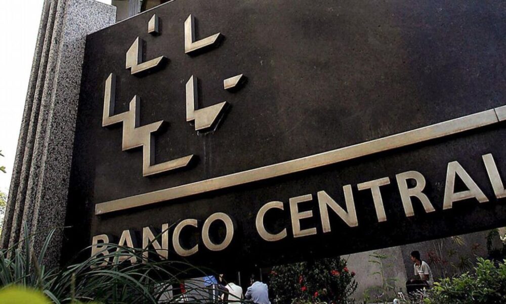 Banco Central mantém Selic em 15% e culpa tarifa de Trump sobre o Brasil