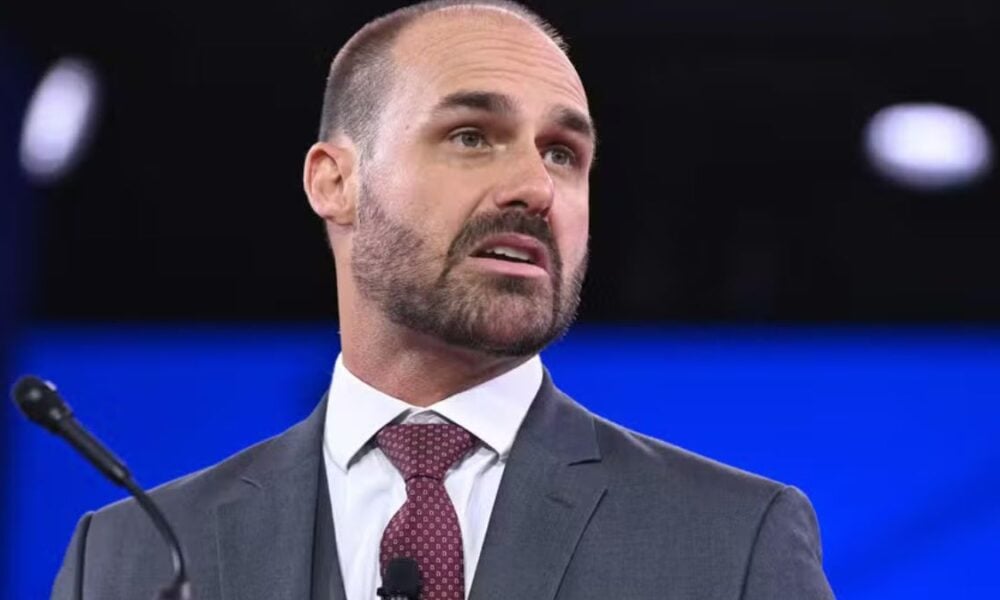 Eduardo Bolsonaro ironiza falas de Moraes e Gilmar após críticas do STF