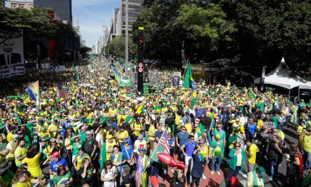 Explosão na Paulista! Advogado de Trump reage ao ver a multidão: veja o que disse