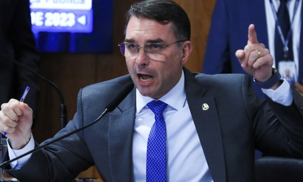 Flávio Bolsonaro detona Moraes e expõe discurso de ódio no STF