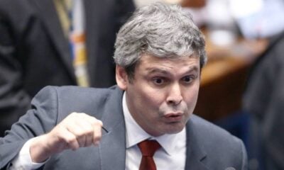 Lindbergh quer transformar “alta traição à pátria” em crime com pena pesada