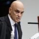 Moraes determina que veículos deixando casa de Bolsonaro sejam vistoriados