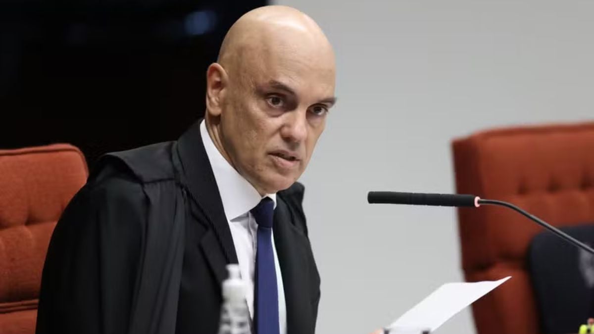 Moraes determina que veículos deixando casa de Bolsonaro sejam vistoriados 53 Moraes determina que veículos deixando casa de Bolsonaro sejam vistoriados