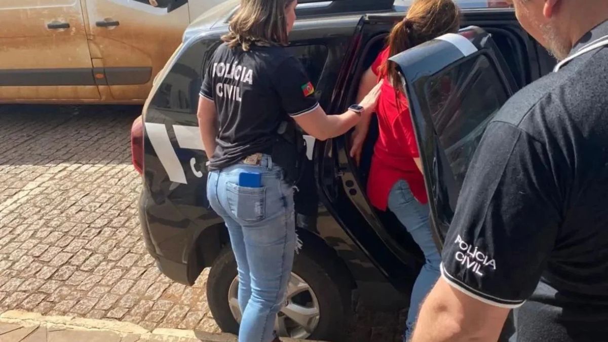 Professora que agrediu criança com livros em escola de Caxias do Sul é presa 53 Professora que agrediu criança com livros em escola de Caxias do Sul é presa