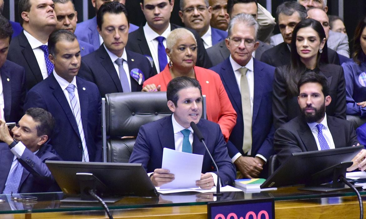 Projeto de lei contra adultização infantil pode ser votado ainda esta semana