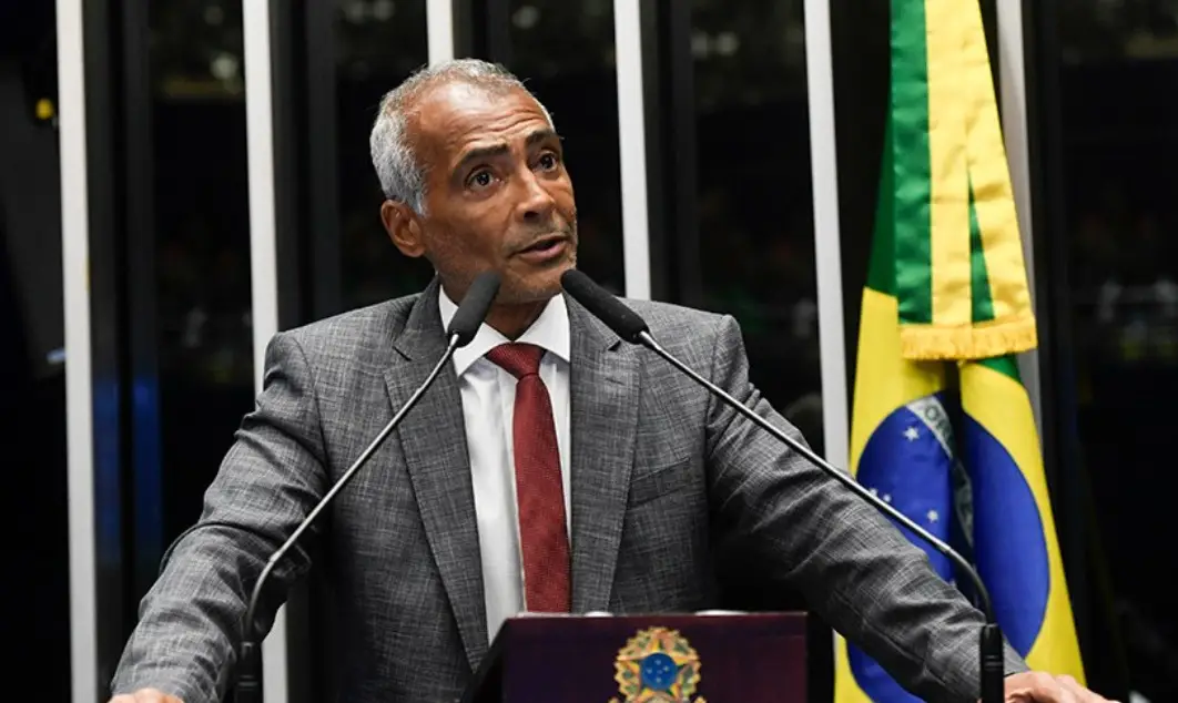 Romário rompe com Bolsonaro? Senador apaga fotos e deixa de segui-lo