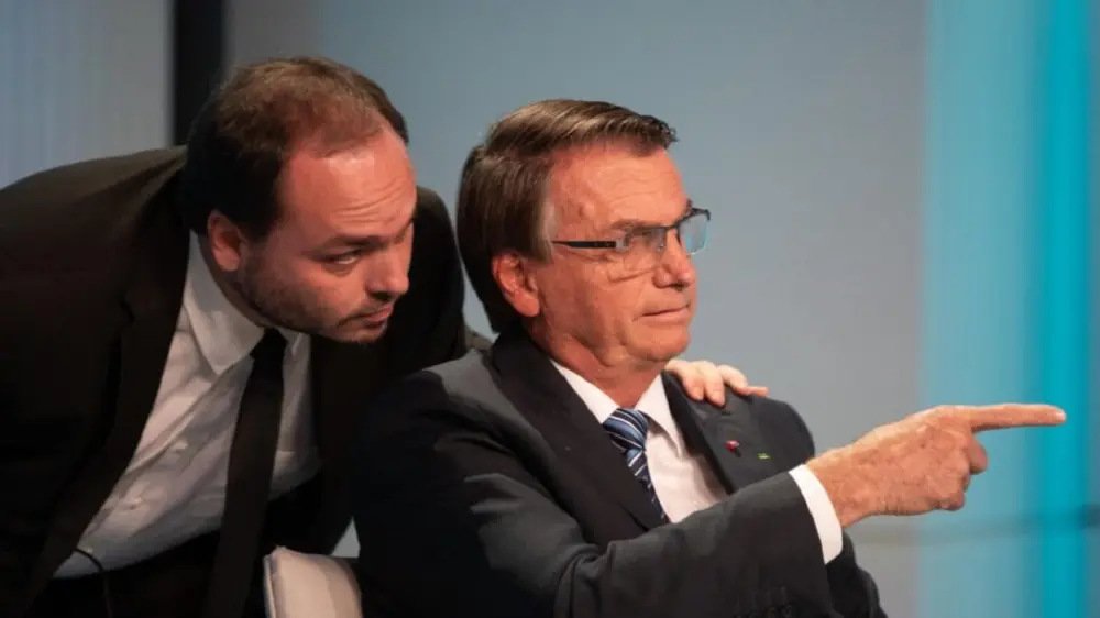 URGENTE: Carlos Bolsonaro é internado às pressas após decreto de prisão domiciliar de Jair Bolsonaro