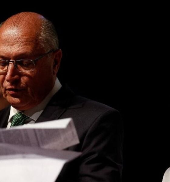Voo Polêmico: Alckmin e Gleisi Usaram Empresa Alvo da PF por Ajudar o PCC