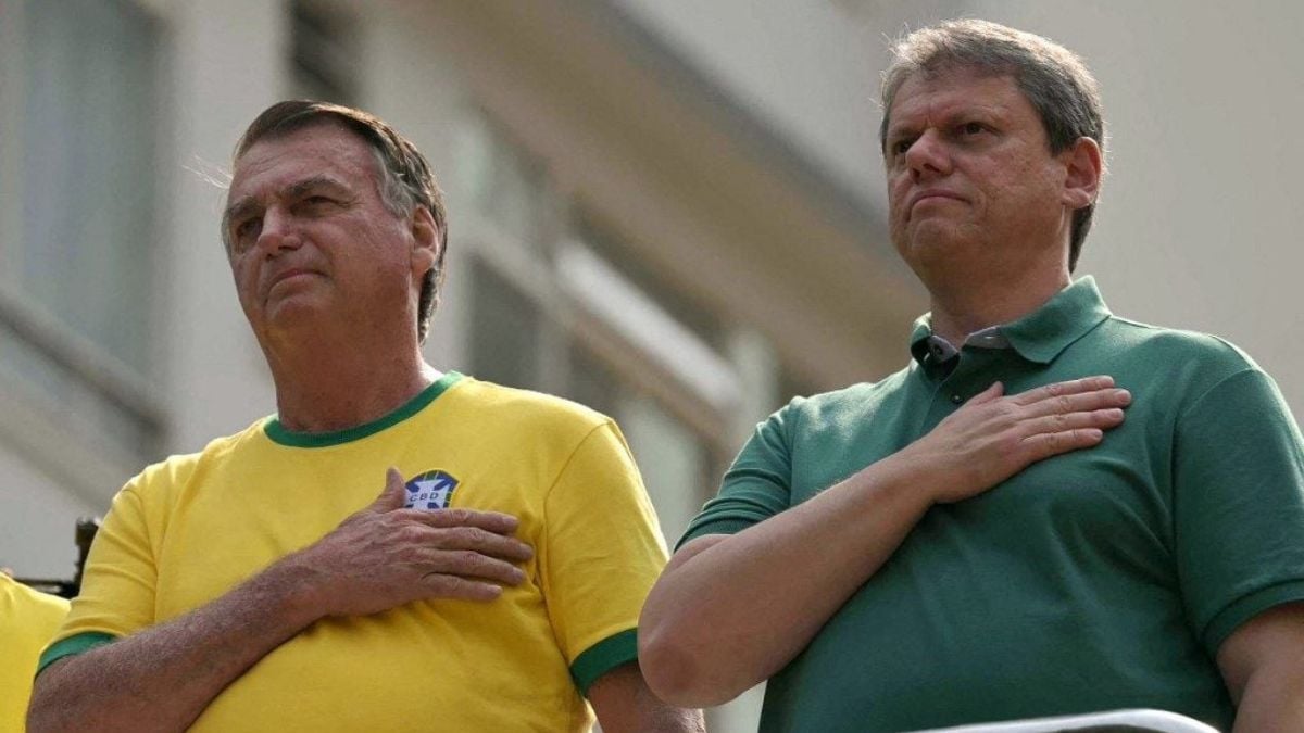 Tarcísio visita Bolsonaro em prisão domiciliar nesta segunda-feira